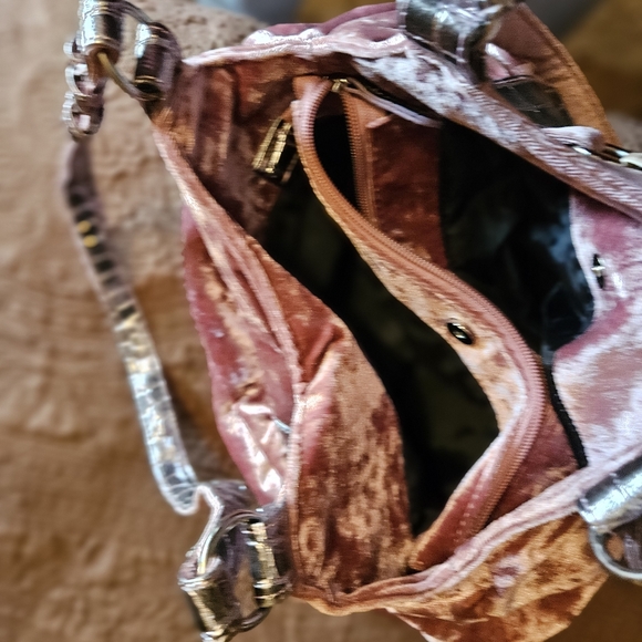Laila Rowe Crushed Velvet hobo bag with glass case - Picture 16 of 16